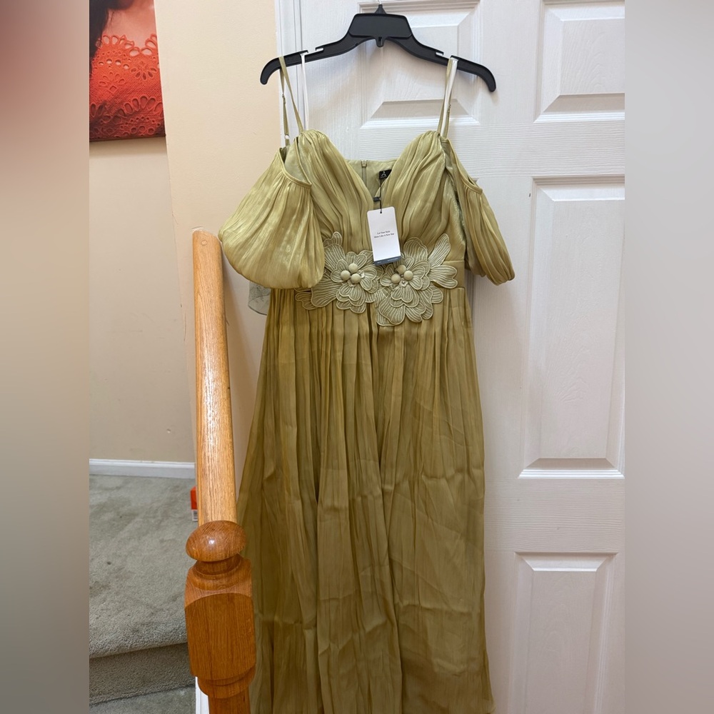 Elegant Gold Midi Dress – Size L (New with Tags)